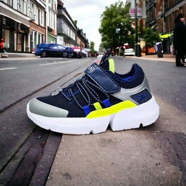 Predivan model izuzetno laganih patikica na navlacenje sa gumiranim na lalafo.rs Predivan model izuzetno laganih patikica na navlacenje sa gumiranim