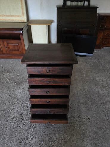 Antique Dressers: Elegantna drvena komoda sa pet fioka, idealna za odlaganje raznih — 5