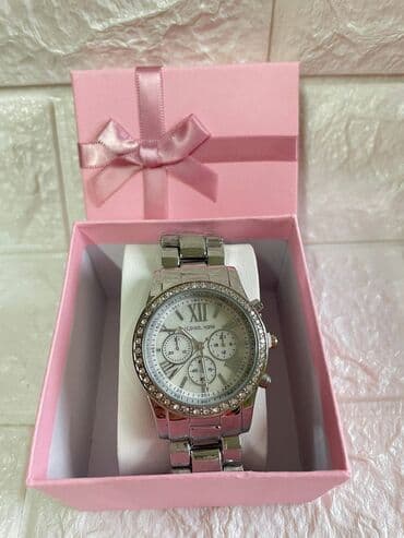 Wallets: Cena: 2700 din (sa kutijom)
Cena:2500 din (bez kutije) — 2