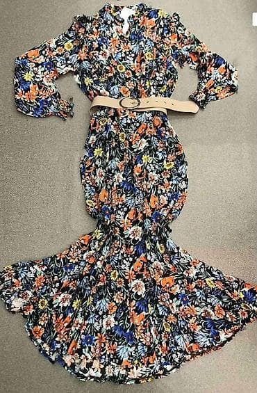 Duga cvetna haljina sa kaišem - Model: maxi dužina, lepršav kroj -