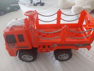 Veliki kamion, ograda mu se spušta na lalafo.rs Veliki kamion, ograda mu se spušta