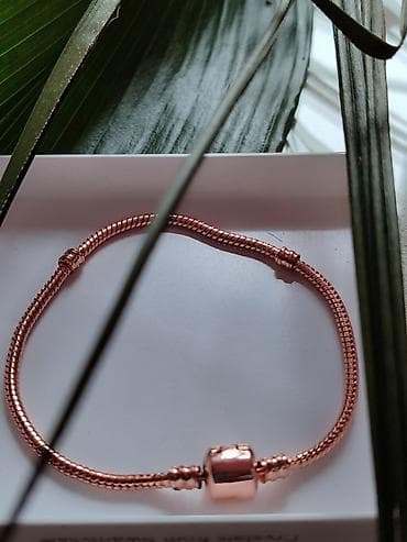 zlatne mindjuse za bebe: Narukvica rose gold – elegantna, tanko pletena zmijica sa cilindričnom — 2