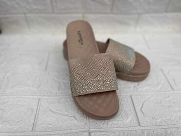 crocs zenske klompe: 36-40
1600 din
Roba sa kosova — 8