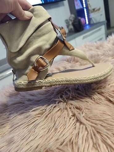 zenske sandale akcija: Ženske letnje sandale – bež - Model: ravne sandale/espadrile sa — 2
