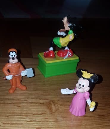 dinosaurusi igracke: Disney - Goofy, Minnie Mouse.
silja i mini maus. 
cena za komad — 3