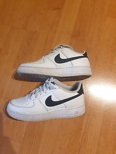 Orginal Nike muska patika. Sacuvana, kratko vreme nosene zbog