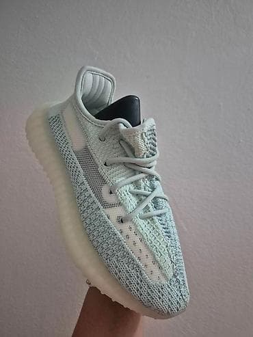 Yezzy lepo odradjene
Urezan boost u djonu
36-48
4000 din
SS🖤