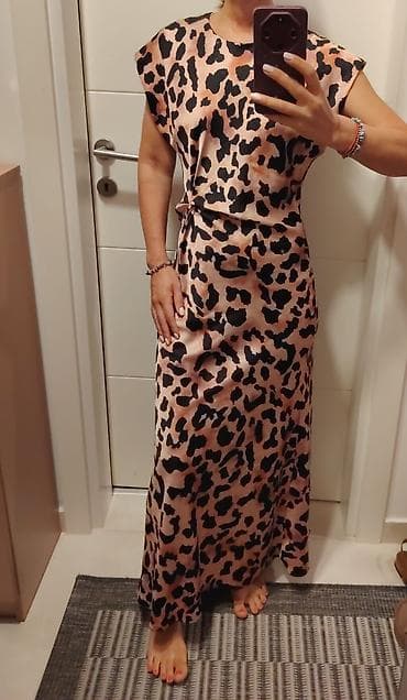 Haljine: Maksi haljina sa leopard printom marke Mona. Haljina ima kratke rukave — 1
