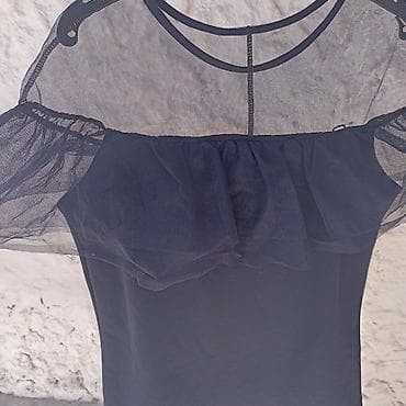 termo kosulja: Elegantna crna bluza sa tilom i volanima - Model: bluza bez rukava sa — 2