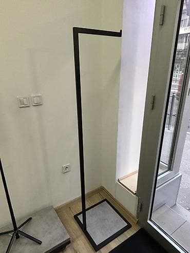 ceca stepic namestaj: Cena uključuje: -Pult, stolica za pult -3 slike -3 velika štendera — 9