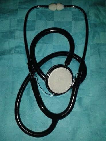 Medicinska oprema: Stetoskop ili slušalice u zdravstvu nove. Cena je 990 dinara — 2