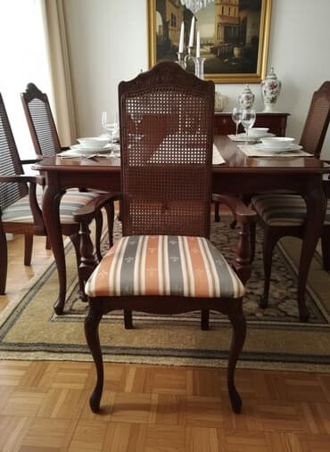 polovan nameštaj polovni trpezarijski stolovi iz uvoza: Stilska stolica iz 1950 godine, italijanske proizvodnje. Puno drvo — 1