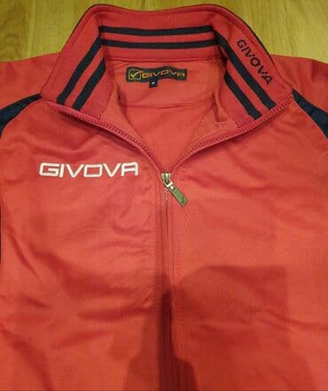 h: GIVOVA muska trenerka crvene boje, gornji deo trenerke. Model je — 1