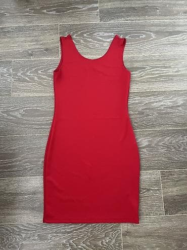 Haljine: Crvena uska haljina bez rukava - Kroj: bodycon silueta, dužina iznad — 1