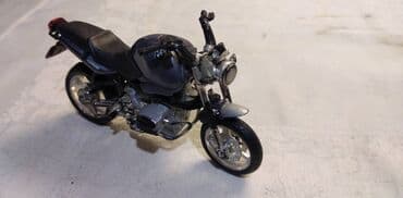 swarovski kristali cena: Motori 1:18,ocuvani cena za kom — 1