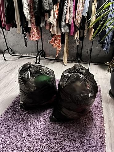 Lot ženske odeće – velika količina u dve pune vreće - Sadržaj