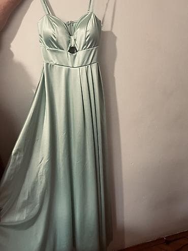 svecane suknje i bluze: Duga svečana haljina – 2 modela 1) Bordo haljina: - Gornji deo — 4