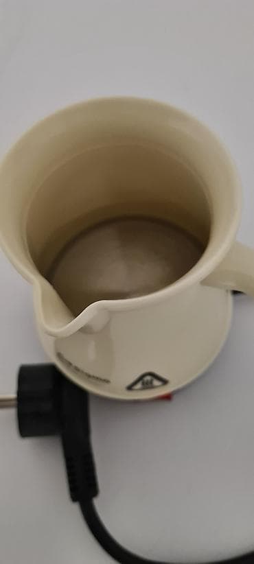 Donji delovi trenerke: Električna džezva Sigma SK-1003 - Snaga: 500 W - Zapremina: 0,3 l — 2