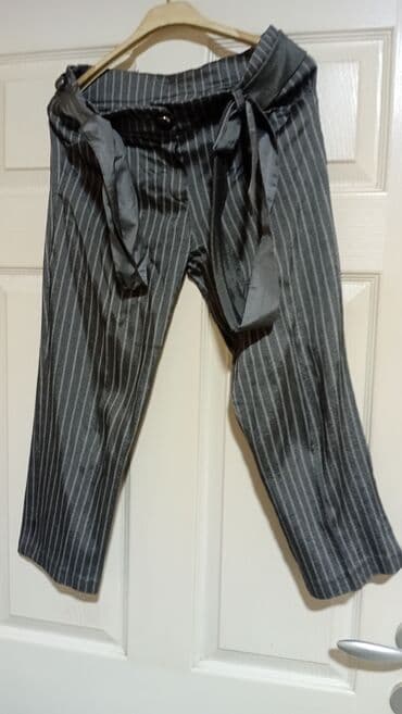 Donji delovi trenerke: Ženska odeća – set - Haljina 1: Crna podloga sa živopisnim cvetnim — 4