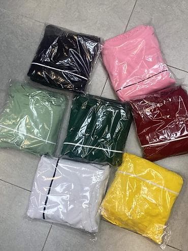 reserved pantalone: Dvodelni ženski komplet – majica + pantalone
2300 din 
S M L — 7