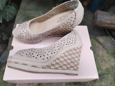 stikle 42 broj: Sandale, 38 — 4