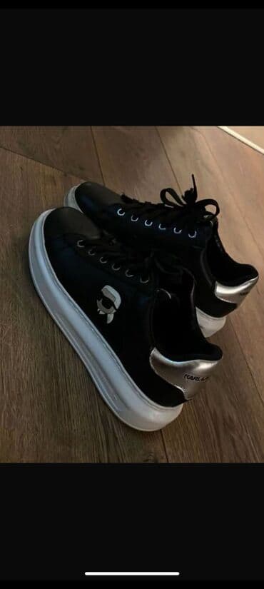 Karl Lagerfeld, 39, bоја - Crna na lalafo.rs Karl Lagerfeld, 39, bоја - Crna