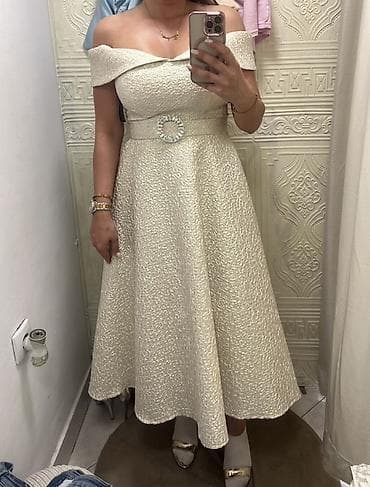 pandora mindjuse srce: Elegantna midi haljina od reljefnog, svetlucavog žakarda u šampanj/bež — 1