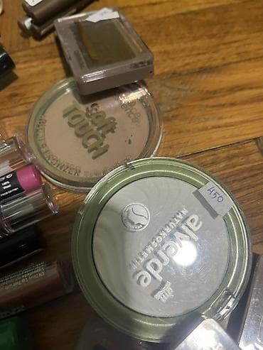 crocs torba za plazu: Veliki set dekorativne kozmetike – miks brendova Sadržaj (primeri — 6