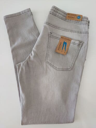 comma pantalone: Lagane letnje pantalone, sa elastinom.
Oko struka imaju lastis — 2