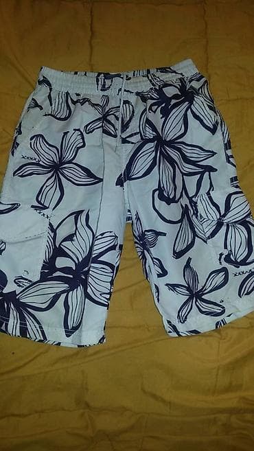 Na prodaju havajke bermude, u M veličini, super stanje