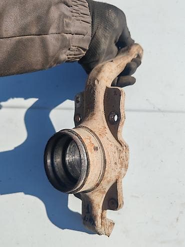 silen blok golf 2: Rukavac levi Lada 2121,21213,21214 Niva br.1. Polovno, ocuvano — 3