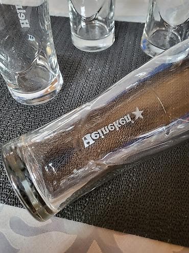 stopsol staklo braon: Case nove,vintaz Heineken za pivo 0,350 L . Case sve na njima odsjaj — 9