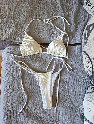 reloj nivada quartz: Bikini kupaći kostim – beli, dvodelni, teksturirani - Gornji deo — 1