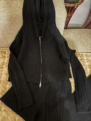 Donji veš: Damski pleteni komplet – crna boja - Dva dela: džemper sa kapuljačom — 2