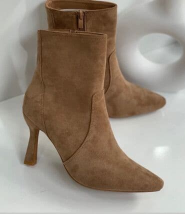 Gležnjače, 38 na lalafo.rs Gležnjače, 38