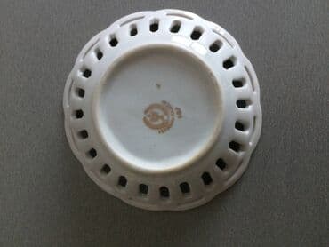 sampanjac za decu: Porcelanska satula iz 70tih
Porcelan Zajecar Jugoslavija — 4