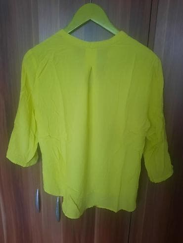 Žuta košulja, M vel. izuzetno lagana i udobna. Pogodna za razne