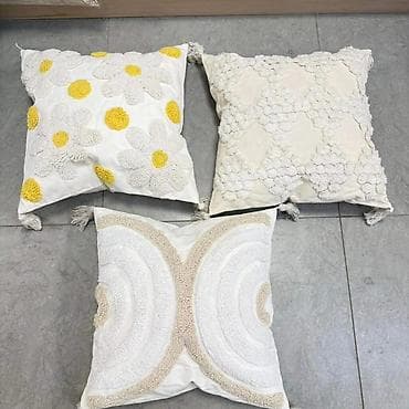 sivenje jastucnica po meri: Ukrasne jastucnice
Dimenzije 45x45cm
Cena po komadu 1250din — 5
