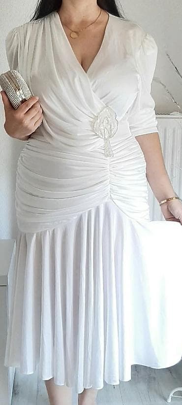 Elegantna bela midi haljina sa naborima - Kroj: ženstveni na lalafo.rs Elegantna bela midi haljina sa naborima - Kroj: ženstveni