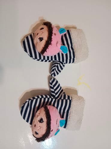 polovni kostimi za maskenbal za decu: Rukavice za devojčice 
Veličina 5 godina
Cena 400 din — 4