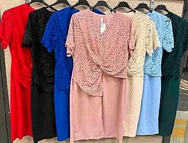 blondy haljine: Elegantna midi čipkana haljina s preklopom - Kroj: midi dužina, blago — 3