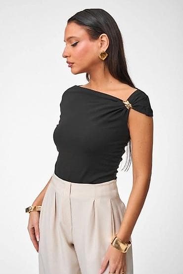 pull and bear patike: 03. L. Majica 2.250 dinara — 5