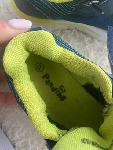 nike tech fleece komplet za decu: Komplet dečije obuće koji uključuje bele sportske patike sa čičak — 20