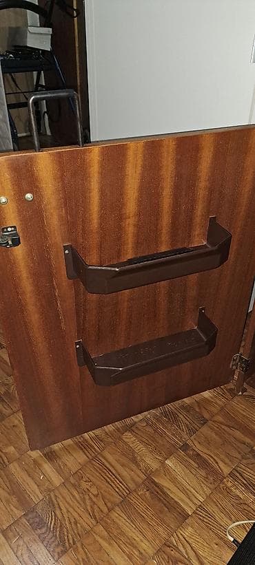 Prodajem BAGAT mašinu za šivenje model Jasna. Mašina je ispravna i u — 2