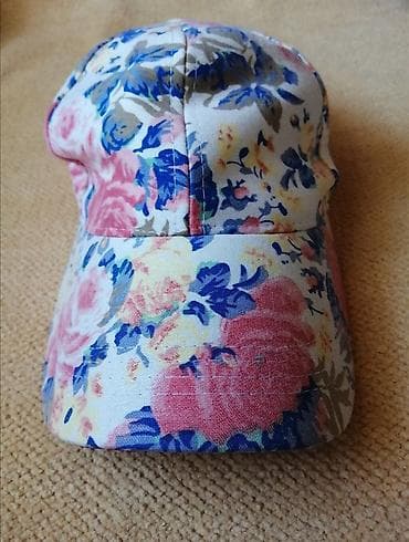 Sareni kacket Bez ostecenja. Prodajem ga, jer nije moj fazon. Par puta