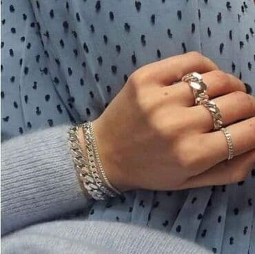 Set od 3 prstena i 3 narukvice
Hiruski celik
Cena 1400 din na lalafo.rs Set od 3 prstena i 3 narukvice
Hiruski celik
Cena 1400 din