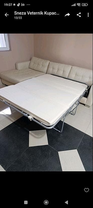 fotelja na razvlačenje za decu: Masivne drvene vitrine – dva modela Model 1 - Materijal: puno drvo sa — 9