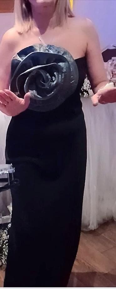 zara haljina type 1: Elegantna duga crna haljina sa naglašenim detaljem – velikom — 3