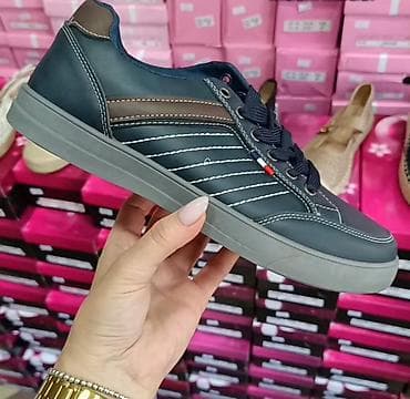 41-45
Cena 2600 din 🍍📌📌