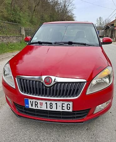 pracke prodaja: Škoda Fabia – hečbek, crvena boja, 5 vrata,motor benzinac sa swkvent — 3